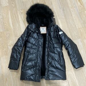 Abercrombie Kids Girl Winter Jacket 
. Faux fur trim hood. Size 11/12